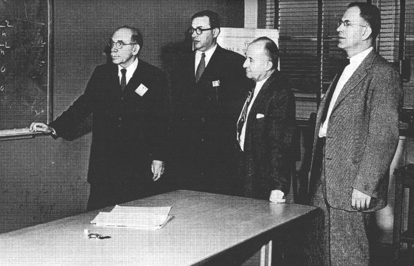 Zoom d'une photo de groupe où figure Joseph Kampé de Fériet