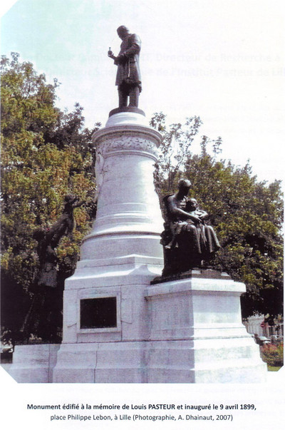 Monument édifié à la mémoire de Louis Pasteur inauguré  le 9 avril 1899 - Place Philippe Lebon, Lille. Photographie A. Dhainaut.